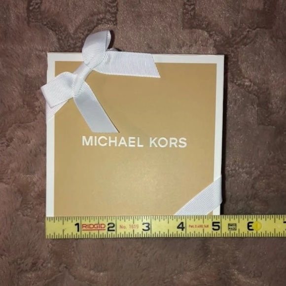 Michael Kors Box - Picture 5 of 7